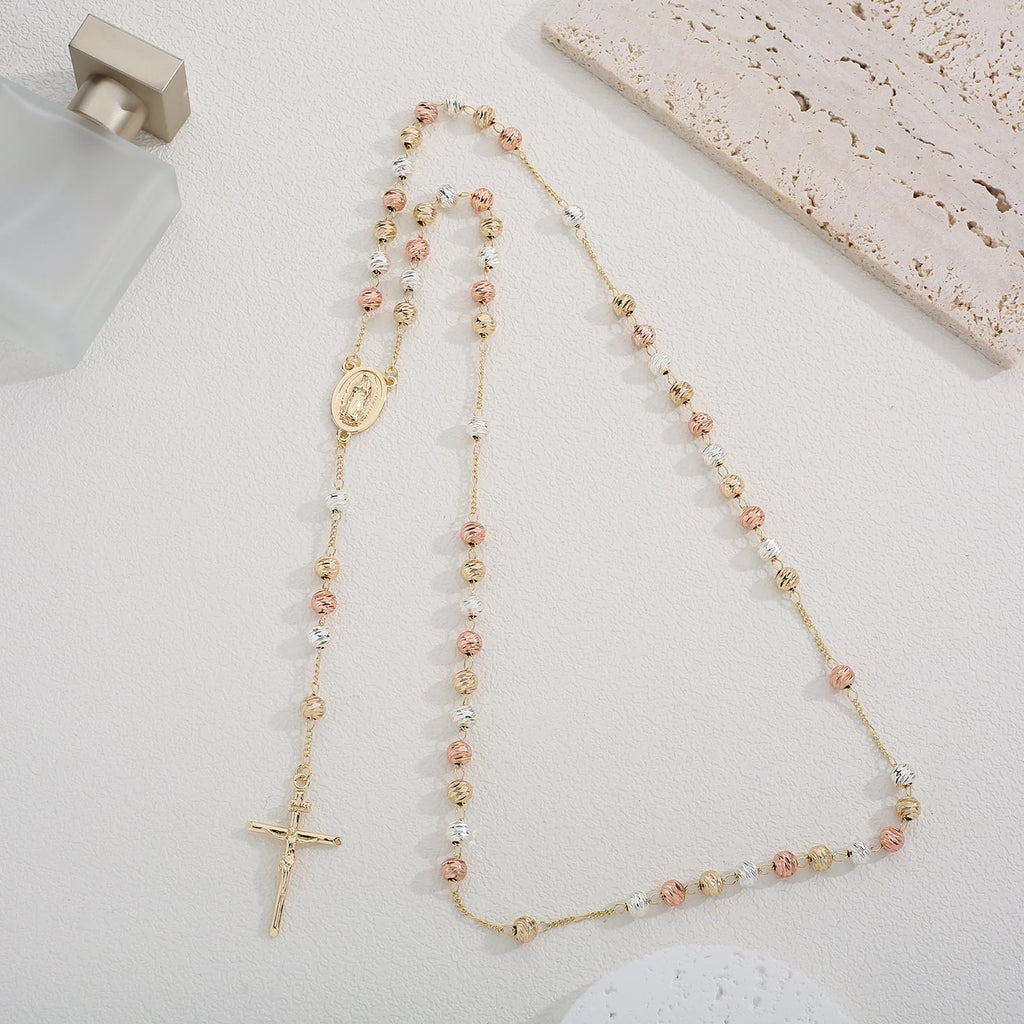 Colar de Terço com Pingente Redondo e Zircônias – Estilo e Devoção