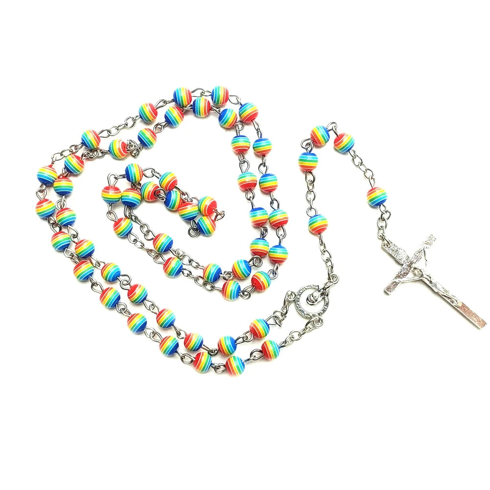 Colar de Terço Arco Íris – Delicadeza e Fé